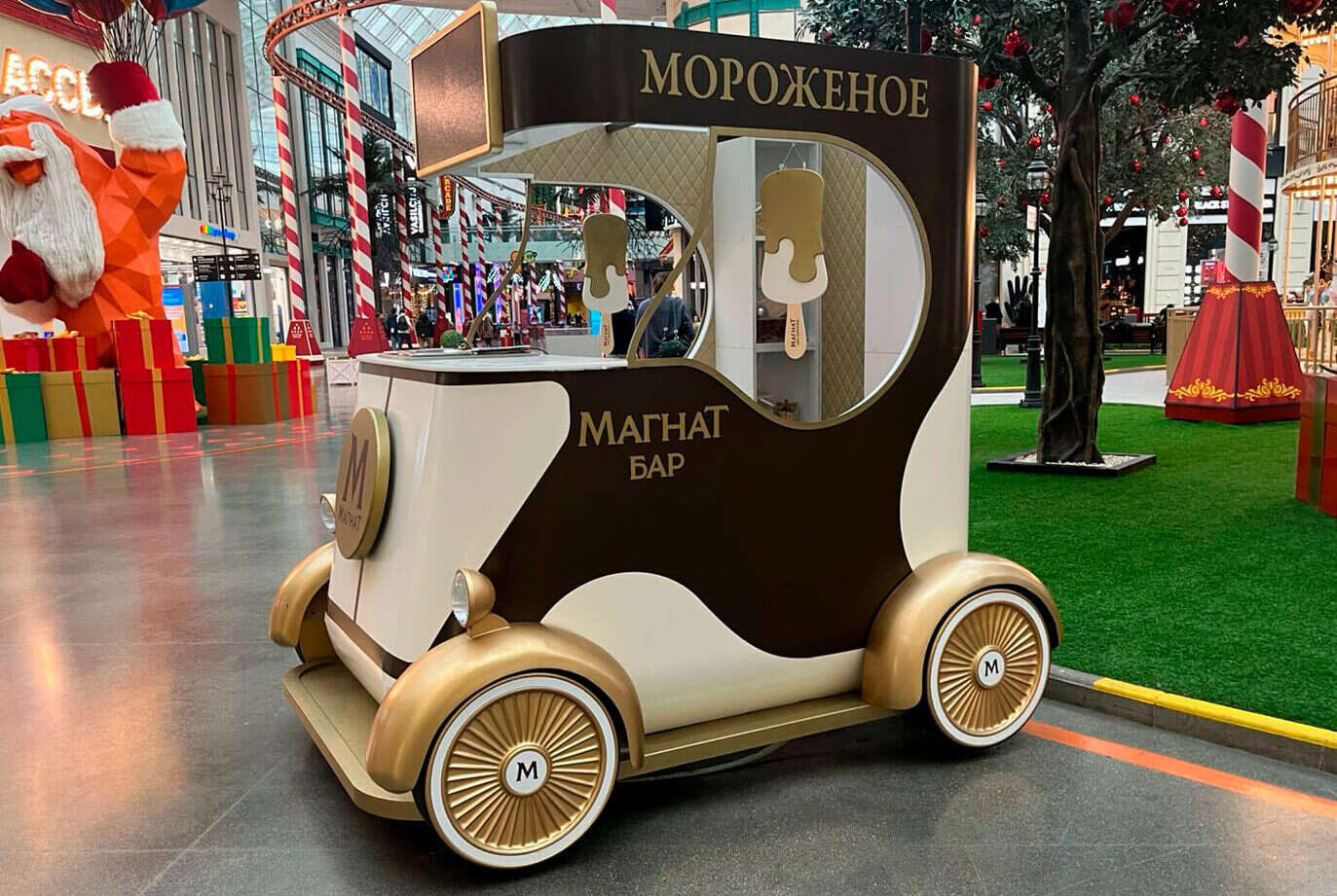 Передвижная точка для продажи мороженного