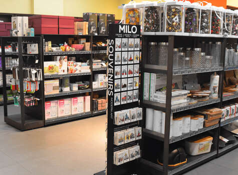 Торговые стеллажи и стойки